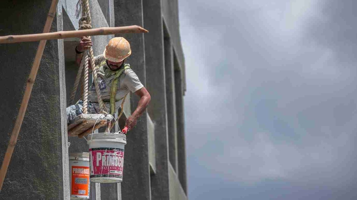 How to Keep Paint from Fading in the Sun